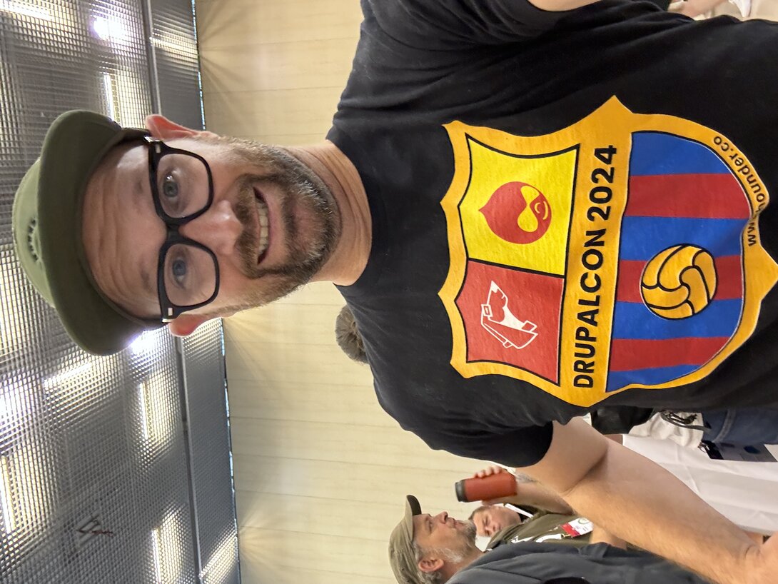 Josh Wearing Hounder DrupalCon Barcelona Shirt